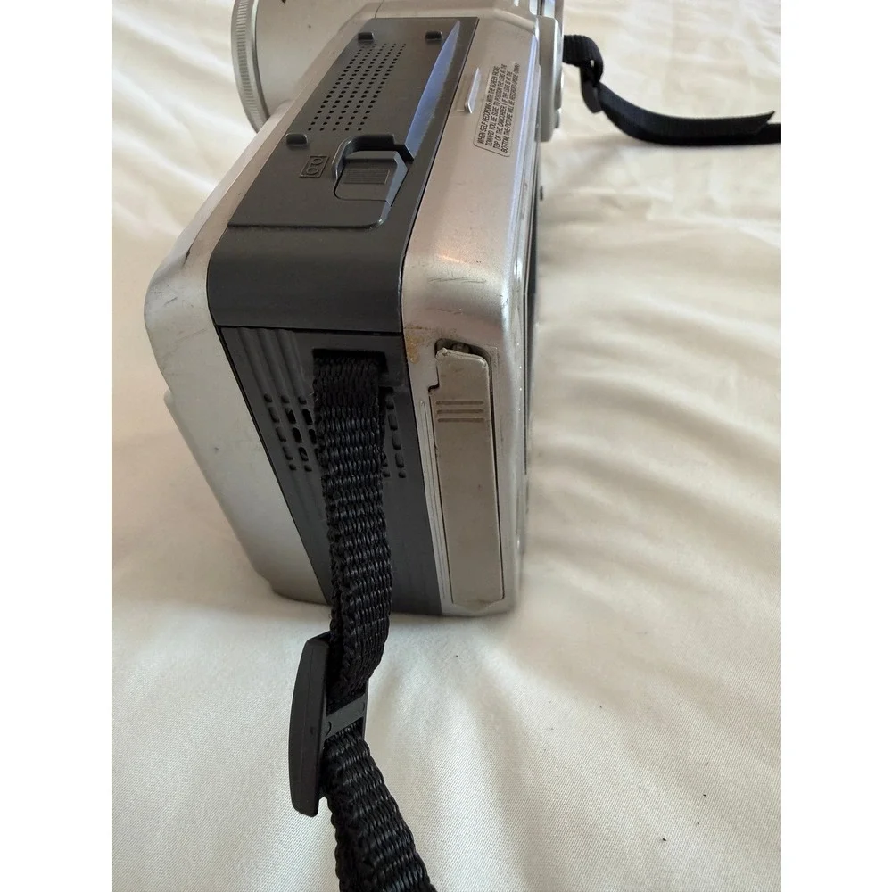 Sharp ViewCam VL-AH151 Hi8 Camcorder 400x Zoom Silver Vintage Camera